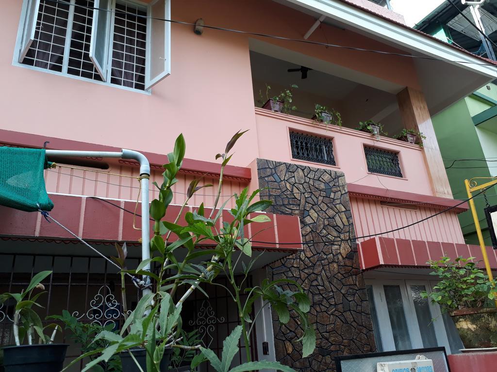 Valiyathayil Home Stay Kochi Exterior photo